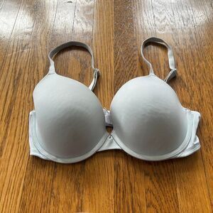 Victoria's Secret Light Blue Underwire Bra sz 34D wear everywhere t-shirt bra